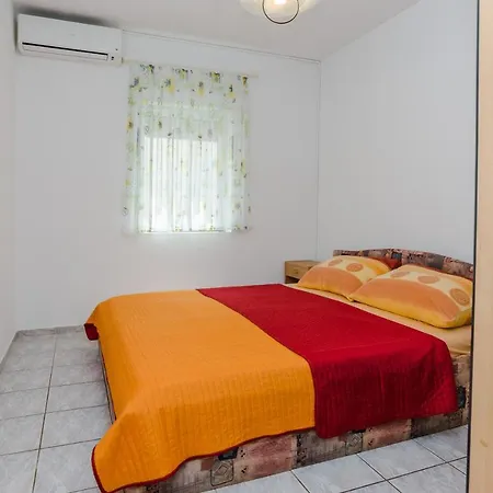 Appartement By The Sea - 21812 *