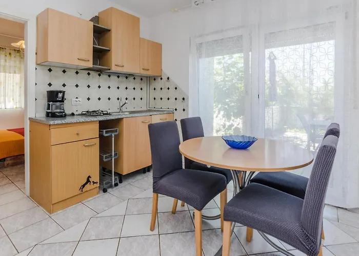 Appartement By The Sea - 21812 Vir