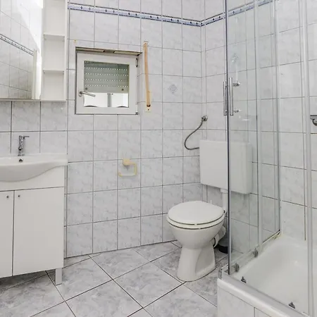 Apartment By The Sea - 21812 Vir