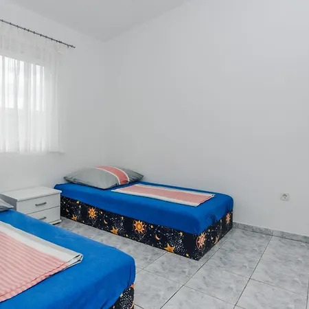 Apartment By The Sea - 21812