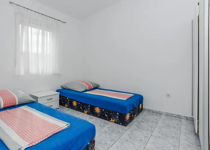 Apartment By The Sea - 21812